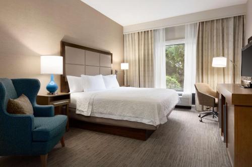 長島/布魯克海文漢普頓酒店 (Hampton Inn Long Island/Brookhaven) in 法明維爾