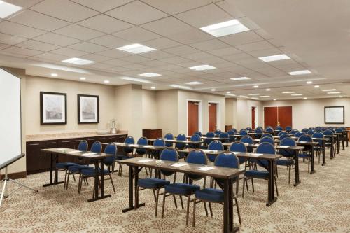 Hampton Inn By Hilton Long Island - Brookhaven