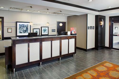 Hampton Inn & Suites Lansing West