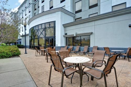 Hampton Inn & Suites Newark-Harrison-Riverwalk