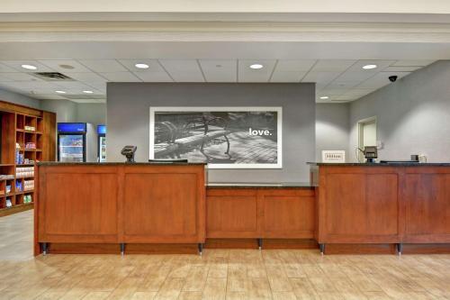 Hampton Inn By Hilton & Suites Newark-Harrison-Riverwalk