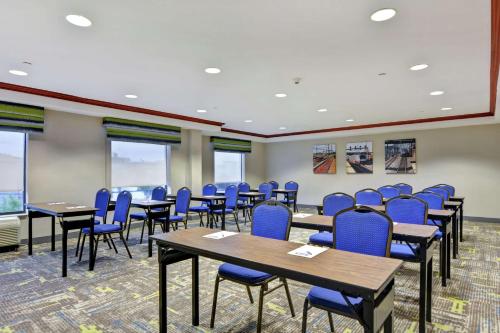 Hampton Inn By Hilton & Suites Newark-Harrison-Riverwalk