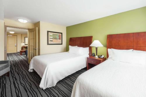 2 queen beds