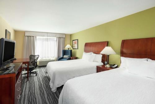 2 queen beds