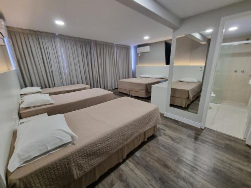 Standard Quadruple Room image 6