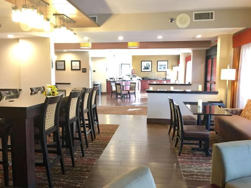 طعام و مشروبات, هامبتون إن سيفيرفيل (Hampton Inn Sevierville) in سيفيرفيل