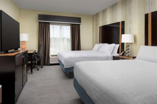 Hampton Inn Clinton - image 11