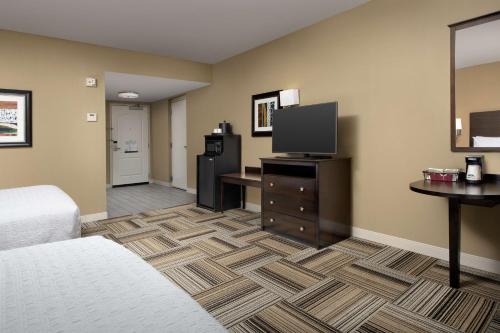 Hampton Inn Knoxville-East - image 13