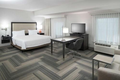 Hampton Inn & Suites by Hilton Atlanta Perimeter Dunwoody - image 9