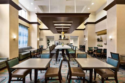 Hampton Inn & Suites Atlanta Airport West Camp Creek Pkwy