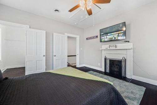 West High 3BR Private Backyard Petersburg Gem in Petersburg, USA