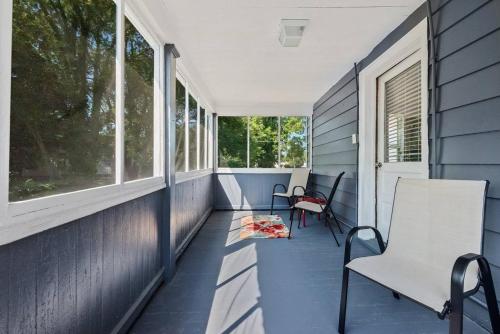 West High 3BR Private Backyard Petersburg Gem in Petersburg, USA