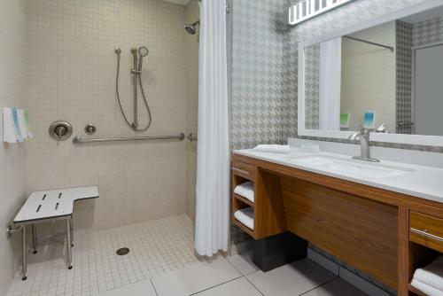 Home2 Suites by Hilton Charleston Airport-Convention Center