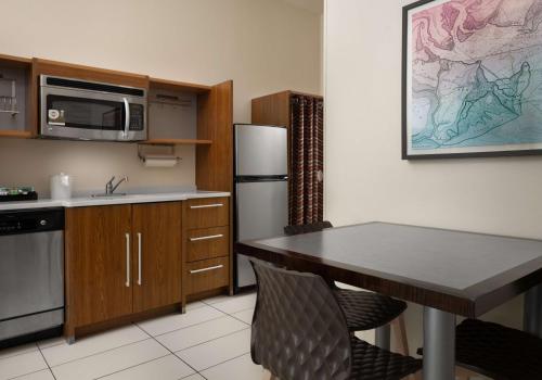 Home2 Suites by Hilton Charleston Airport-Convention Center