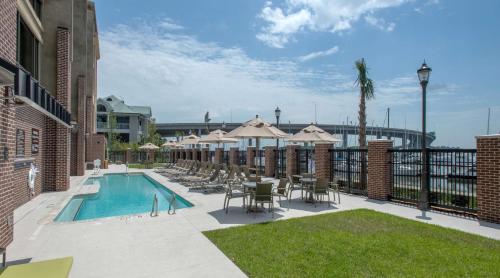 Hilton Garden Inn Charleston Waterfront/Downtown