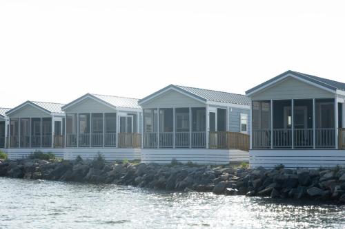 Blufin Bungalows & Marina