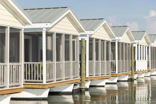 Blufin Bungalows & Marina