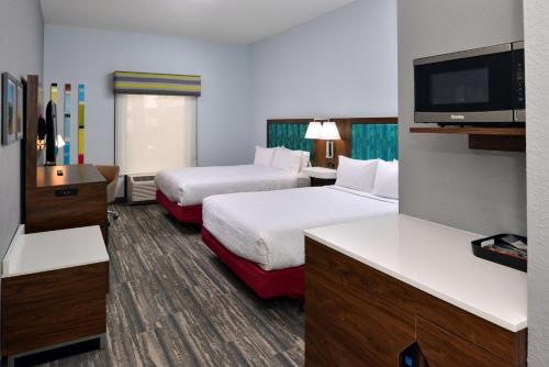 2 queen beds