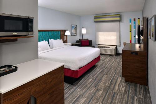 King Room with King Bed - Non-Smoking
