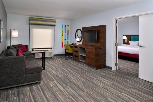 1 king bed, 1 sofa bed
