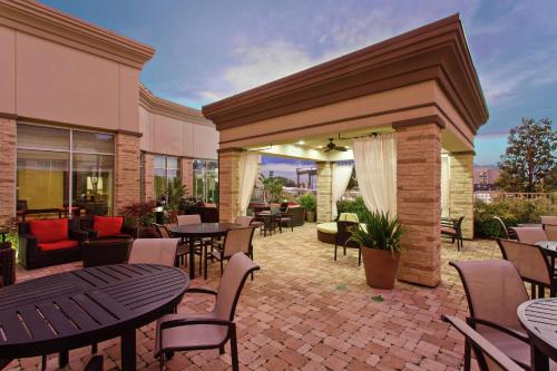 Hilton Garden Inn Victoria - image 12