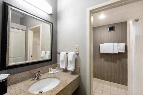 Courtyard by Marriott Dallas-Fort Worth/Bedford