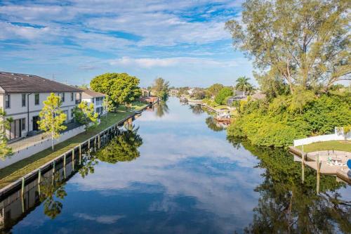 Waterfront Private Getaway with Pool & Gulf Access