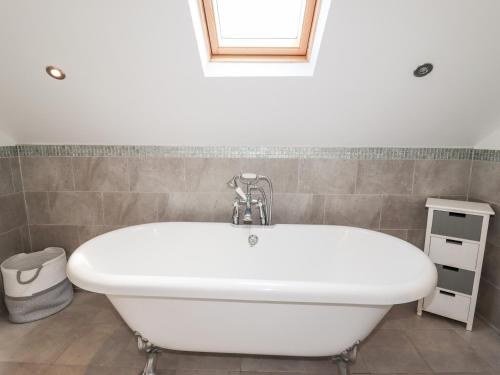 ทัศนียภาพภายนอกโรงแรม, 4 Bodnant Road in คอลวี เบย์