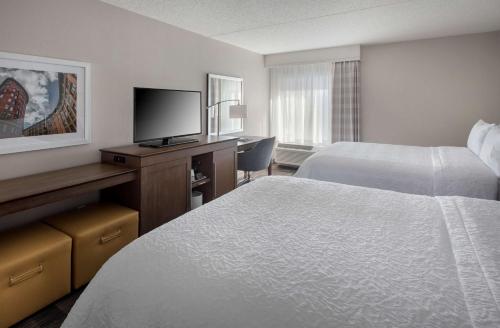 2 queen beds