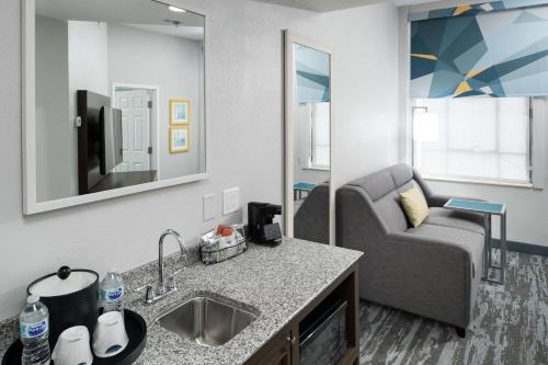 Hampton Inn By Hilton And Suites Atlanta-Downtown