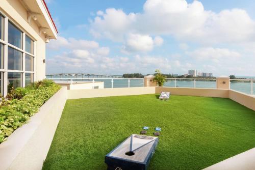 Hampton Inn and Suites Clearwater Beach - image 11