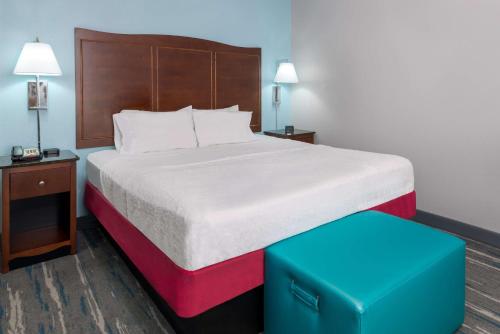 Hampton Inn & Suites Winston-Salem/University Area