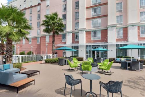 Hampton Inn & Suites Orlando Airport at Gateway Village