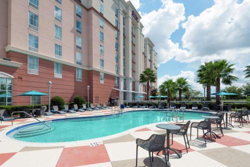 Hampton Inn & Suites Orlando Airport at Gateway Village