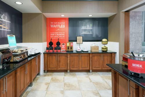 Hampton Inn & Suites Orlando Airport at Gateway Village