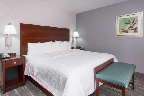 Hampton Inn & Suites Orlando Airport at Gateway Village