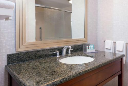 Hampton Inn & Suites Orlando Airport at Gateway Village