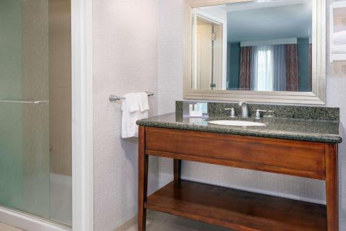 Hampton Inn & Suites Orlando Airport at Gateway Village