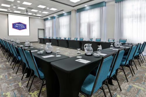 Hampton Inn & Suites Orlando Airport at Gateway Village - image 10