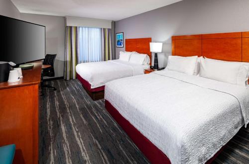 2 queen beds