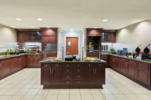 Homewood Suites by Hilton Tampa Airport - Westshore