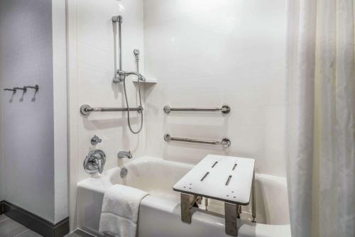 Hampton Inn & Suites Tallahassee Capitol-University - image 11