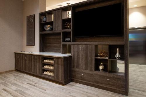 Home2 Suites By Hilton Tampa Downtown Channel District - image 9
