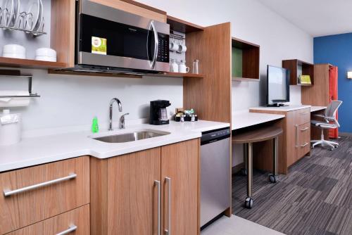 Home2 Suites By Hilton Tampa Downtown Channel District - image 6