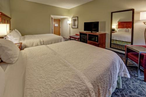 2 queen beds