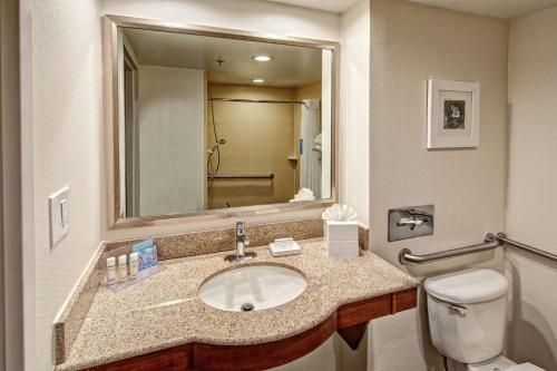 Hampton Inn Charlotte/Matthews - image 7