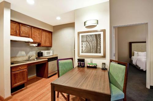 ห้องครัว, Homewood Suites by Hilton Cincinnati-Milford in มิลฟอร์ด (OH)