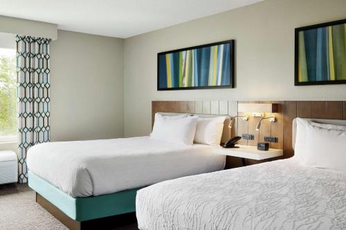 2 queen beds