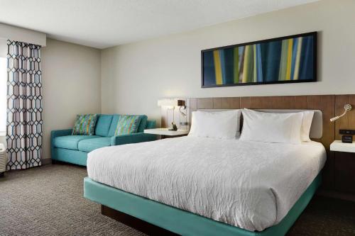 1 king bed, 1 sofa bed