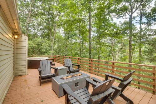 Private Hot Tub & Fire Pit: Family Broadway Cabin in New Market (VA)